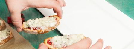 кростини с джемом и горгонзоллой. Шаг 11