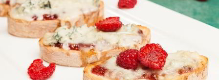 кростини с джемом и горгонзоллой. Шаг 12