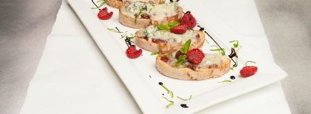 кростини с джемом и горгонзоллой. Шаг 15