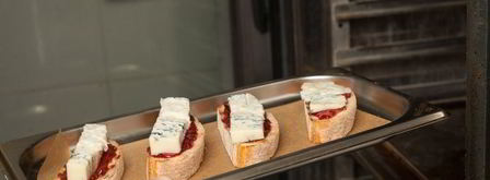 кростини с джемом и горгонзоллой. Шаг 8