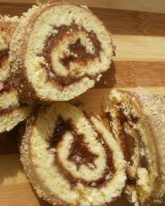 Рулетик с шоколадно-банановым джемом