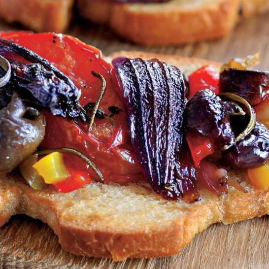 Рецепт брускетт с компотома иза красного луки и овощьёго