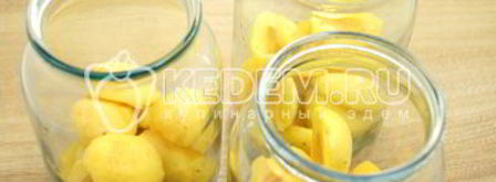 компот из абрикосов c яблоками на зиму. Шаг 2