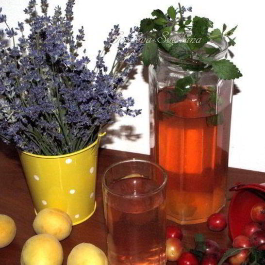 Рецепт компота из алычи с мелиссой