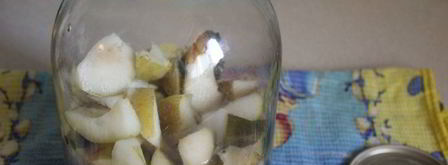 компот из груш с черноплодной рябиной и малабарской корицей на зиму. Шаг 4