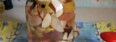 компот из груш с черноплодной рябиной и малабарской корицей на зиму. Шаг 5