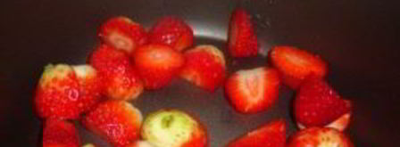 компот из клубники в мультиварке. Шаг 3