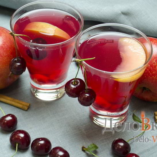 Рецепт компота из вишни и яблок с корицей