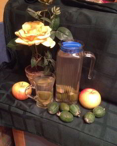 Компот с фейхоа и яблоком