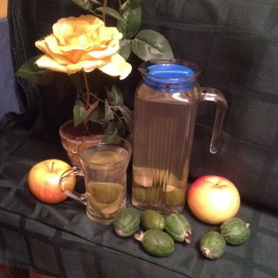 Рецепт компота с фейхоа и яблоком