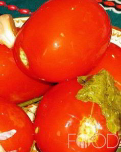 Квашеные помидоры в кастрюле