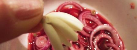 лук, маринованный в гранотовом соке. Шаг 3