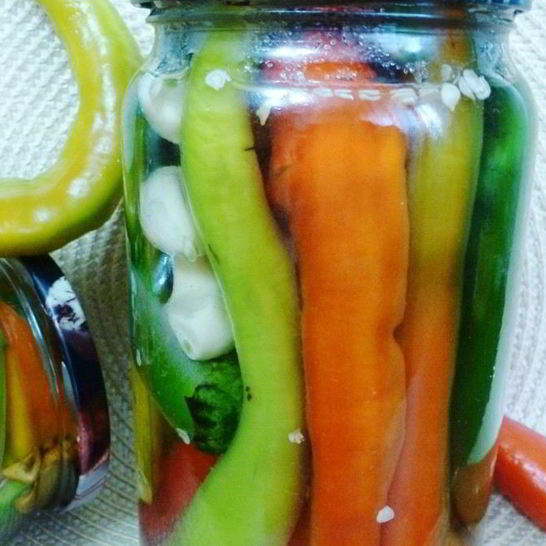 Рецепт маринованного острого перца с чесноком