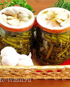 Маринованные чесночные стрелки с горчицей