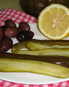 Маринованные огурцы с укропом