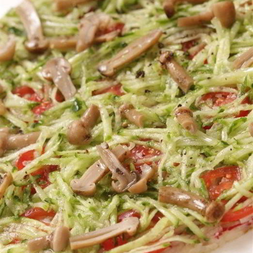 Тиан из тертого редиса, огурца и маринованных грибов с нерафинированным подсолнечным маслом