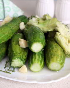 Малосольные огурцы с молодой капустой