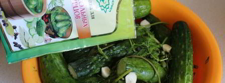 малосольные огурцы с молодой капустой. Шаг 4