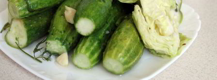 малосольные огурцы с молодой капустой. Шаг 9