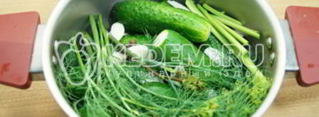 малосольные огурцы в кастрюле. Шаг 6