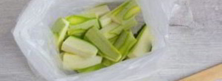 малосольные овощи в пакете. Шаг 3