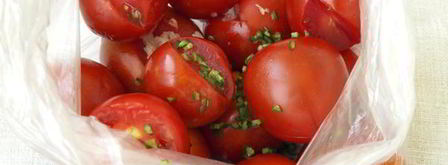 малосольные помидоры в пакете. Шаг 3