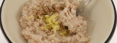 сало, перекрученное с чесноком. Шаг 3