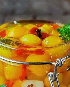 Соленые помидоры на зиму в банках