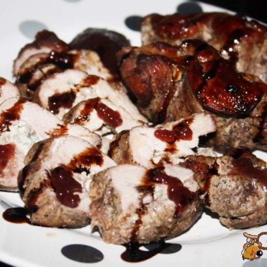 Рецепт конвертов из утиных грудок с голубым сыром и малиновым конфитюром