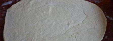 рулет из дрожжевого теста с вареньем. Шаг 5