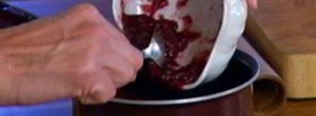 рулет с вареньем простой. Шаг 4