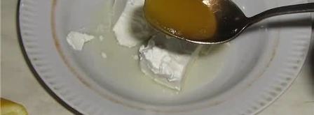 рулетики с лососем слабого соления с малиновым вареньем. Шаг 11