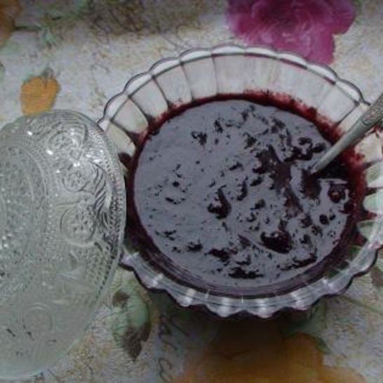 Рецепт шоколадного сливового варенья с орехами