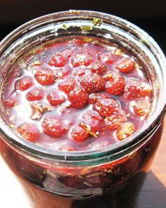 Земляничное варенье в сиропе