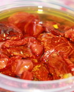 Вяленые помидоры в оливковом масле с чесноком и травами