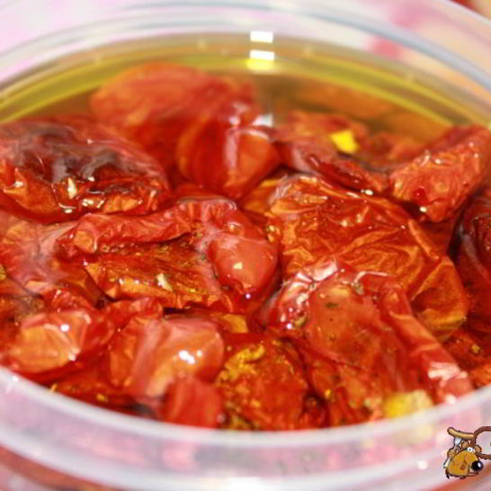 Рецепт вяленых помидоров в оливковом масле с чесноком и травами