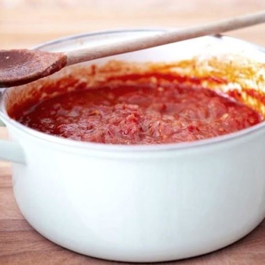 Рецепт заготовки томатного соуса из помидор и томатной пасты