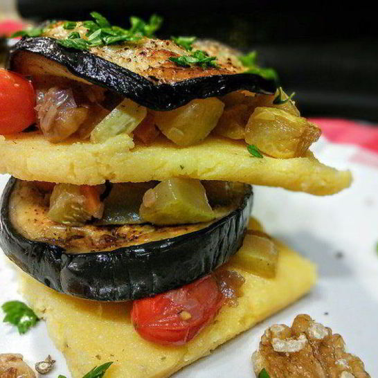 Рецепт башенок из поленты и баклажанов