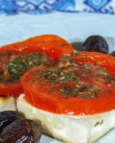 Брынза, запеченная с помидорами