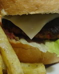 Бургер по-кадженски с соусом из хрена и сметаны