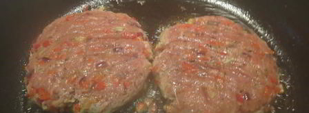 бургер по-кадженски с соусом из хрена и сметаны. Шаг 4