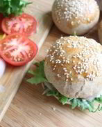 Бургер с креветками и голубым сыром