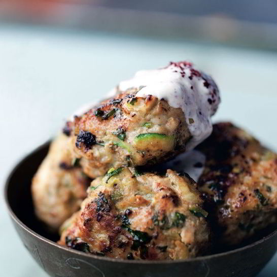 Рецепт бургеров из индеики с кабачками, зеленым луком и кумином