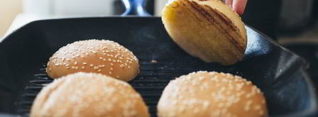 домашние бургеры с котлетой. Шаг 6