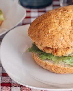 Гамбургеры с курицей, фетой и шпинатом