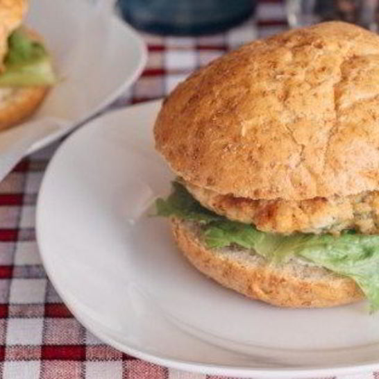 Рецепт гамбургеров с курицей, фетой и шпинатом