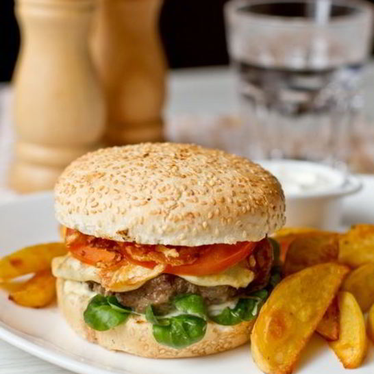 Рецепт гамбургеров с плавленным сулугуни и хрустящим луком