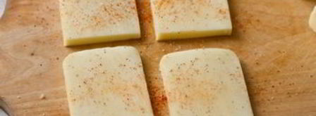 гамбургеры с плавленным сулугуни и хрустящим луком. Шаг 5