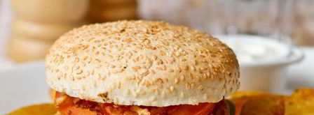 гамбургеры с плавленным сулугуни и хрустящим луком. Шаг 12