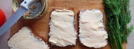 бутерброды с икрой трески. Шаг 3